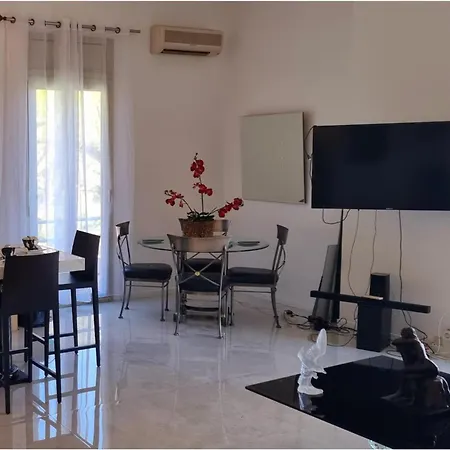 Near Monaco - Sea View - Sleeps 2 - Pets - Parking דירה