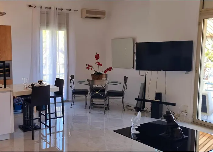 Near Monaco - Sea View - Sleeps 2 - Pets - Parking 公寓