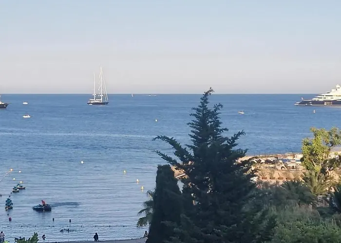 Near Monaco - Sea View - Sleeps 2 - Pets - Parking *